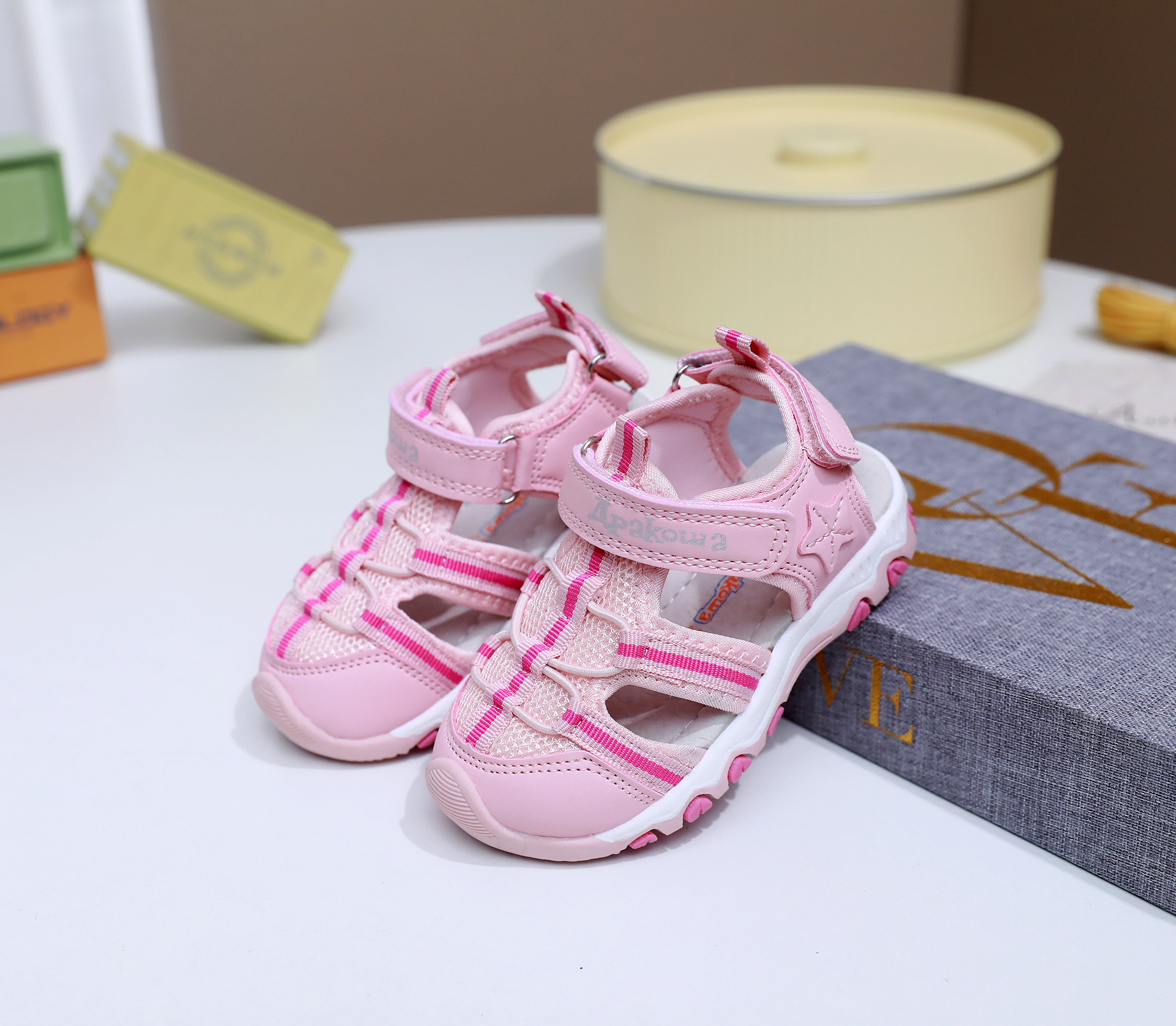New Summer Children's Closed-T - огляд і ціна Sport Loop Velcro